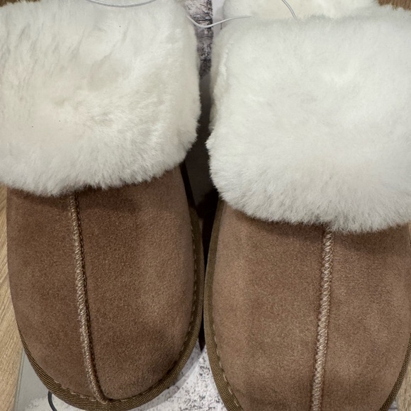 Women's Slippers in Brown and White - Picture 3 of 6